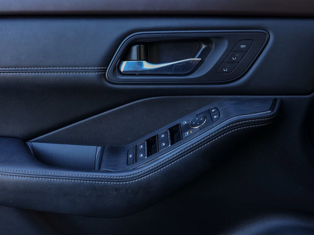 Used 2023 Nissan Rogue SL w/ SL Premium Package image 24