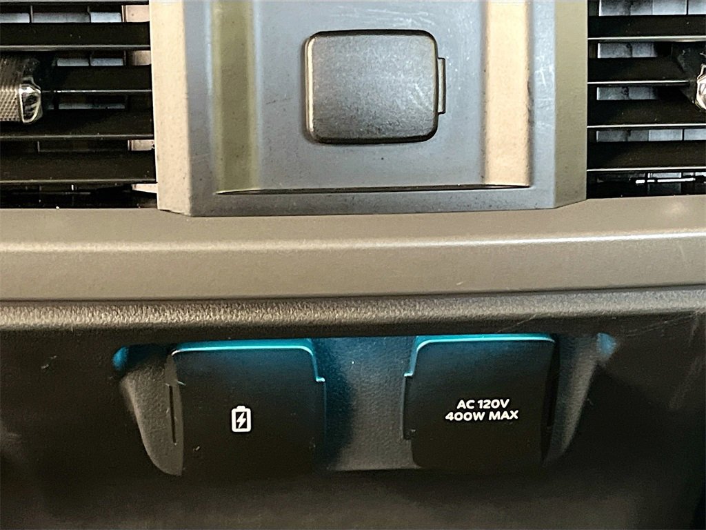 Used 2025 Ford F150 Lariat w/ FX4 Off-Road Package image 26