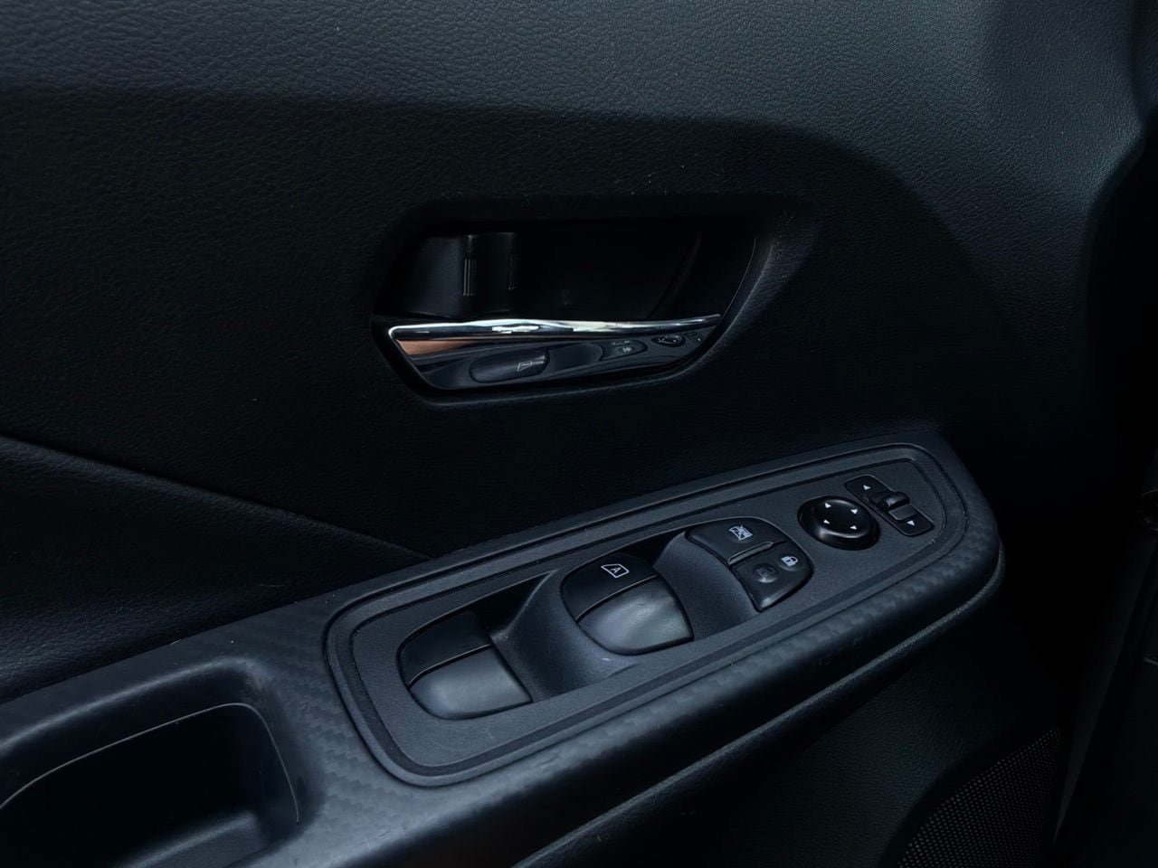 Used 2025 Nissan Versa SV FWD image 20