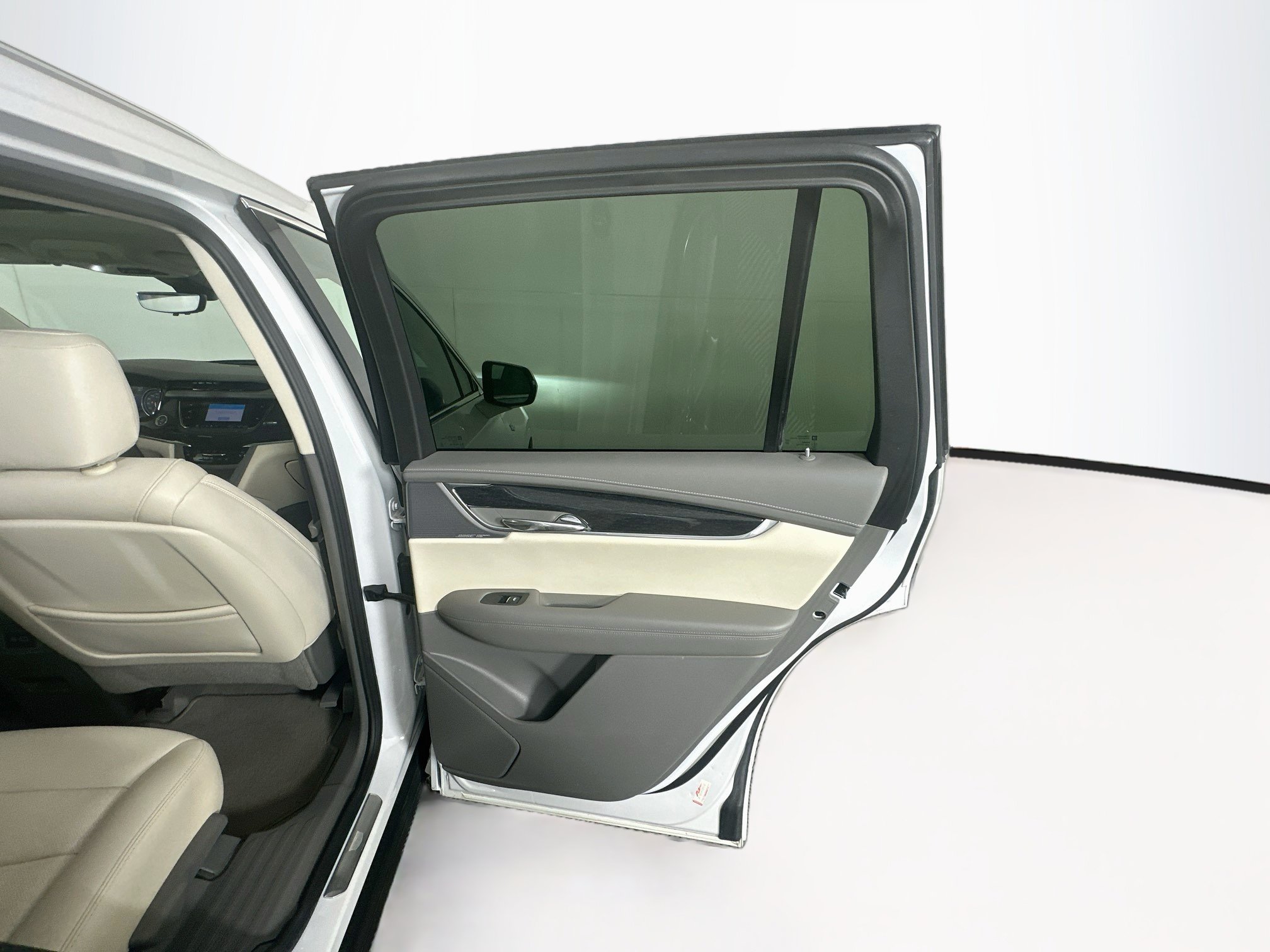 Used 2023 Cadillac XT6 Premium Luxury w/ Technology Package FWD image 32