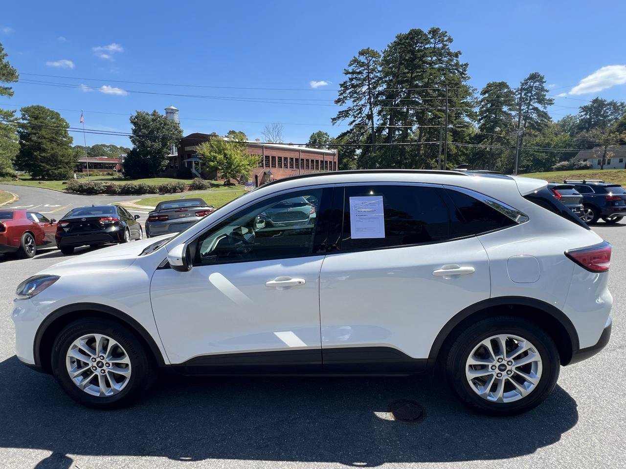 Used 2021 Ford Escape SE w/ Convenience Package FWD image 2