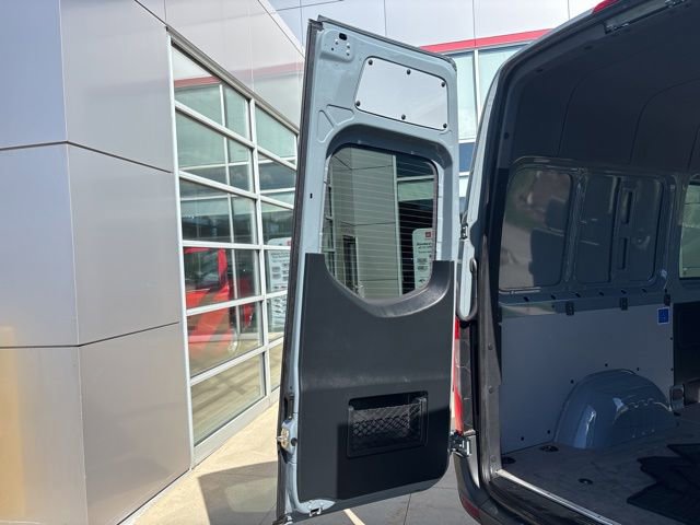 Used 2024 Mercedes-Benz Sprinter 2500 image 33