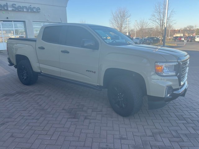 Used 2022 GMC Canyon AT4 image 2