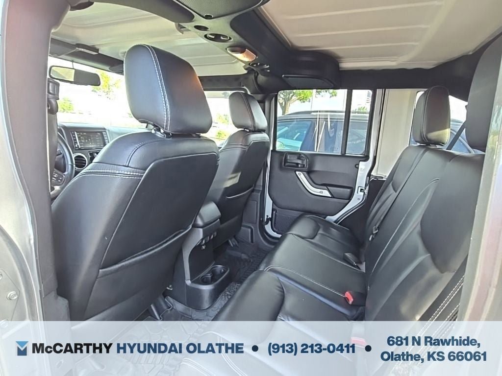Used 2015 Jeep Wrangler Unlimited Sahara w/ Connectivity Group AWD/4WD image 5