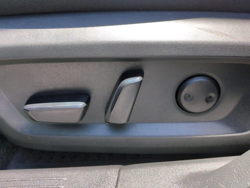 Certified 2023 Nissan Rogue SV FWD image 16