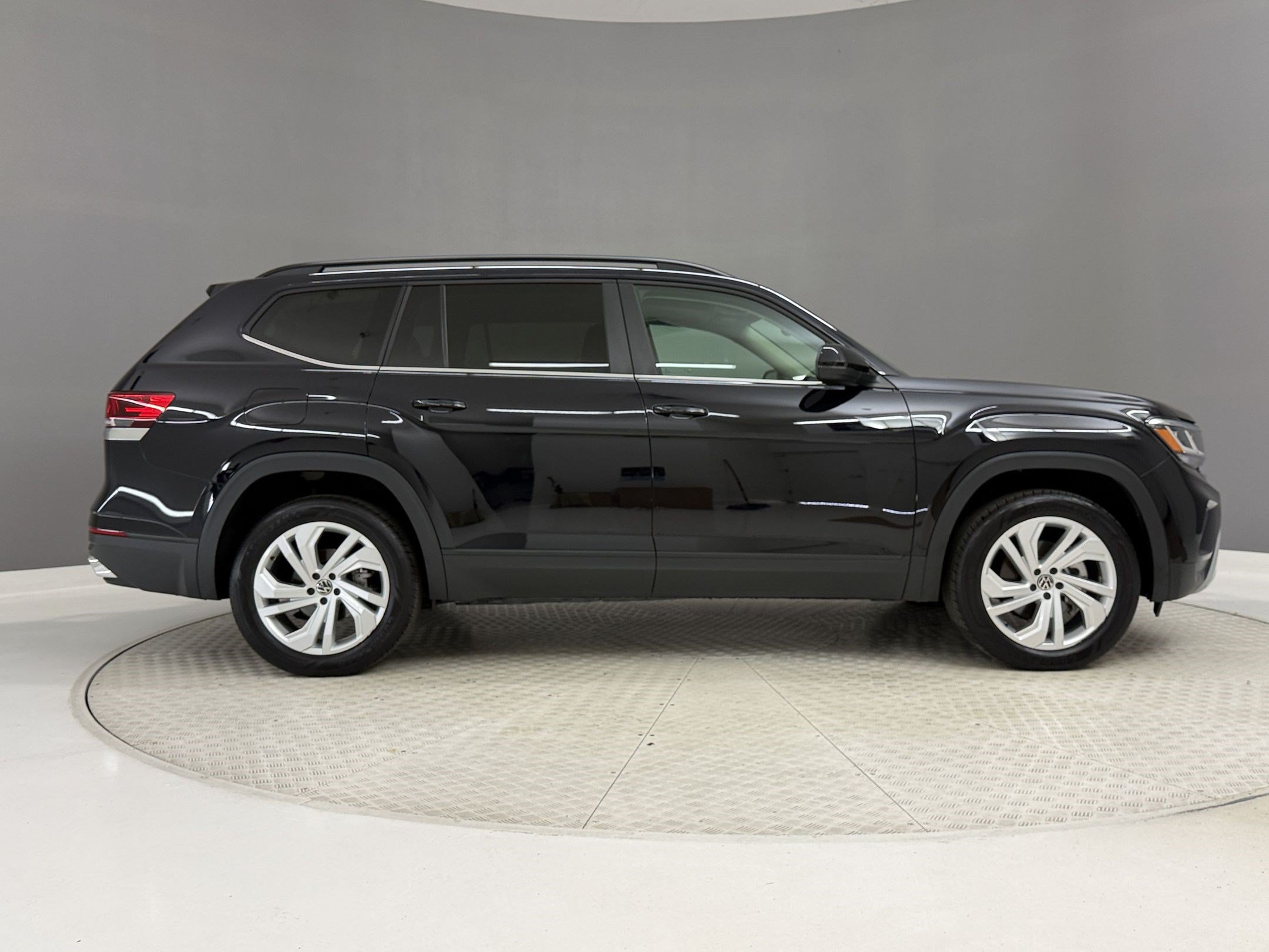 Used 2023 Volkswagen Atlas SE w/ Panoramic Sunroof Package AWD/4WD image 8