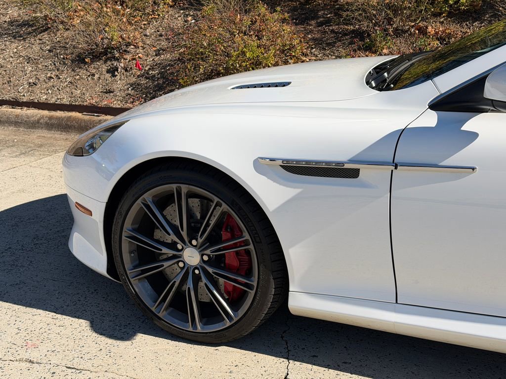 Used 2015 Aston Martin DB9 Coupe image 23