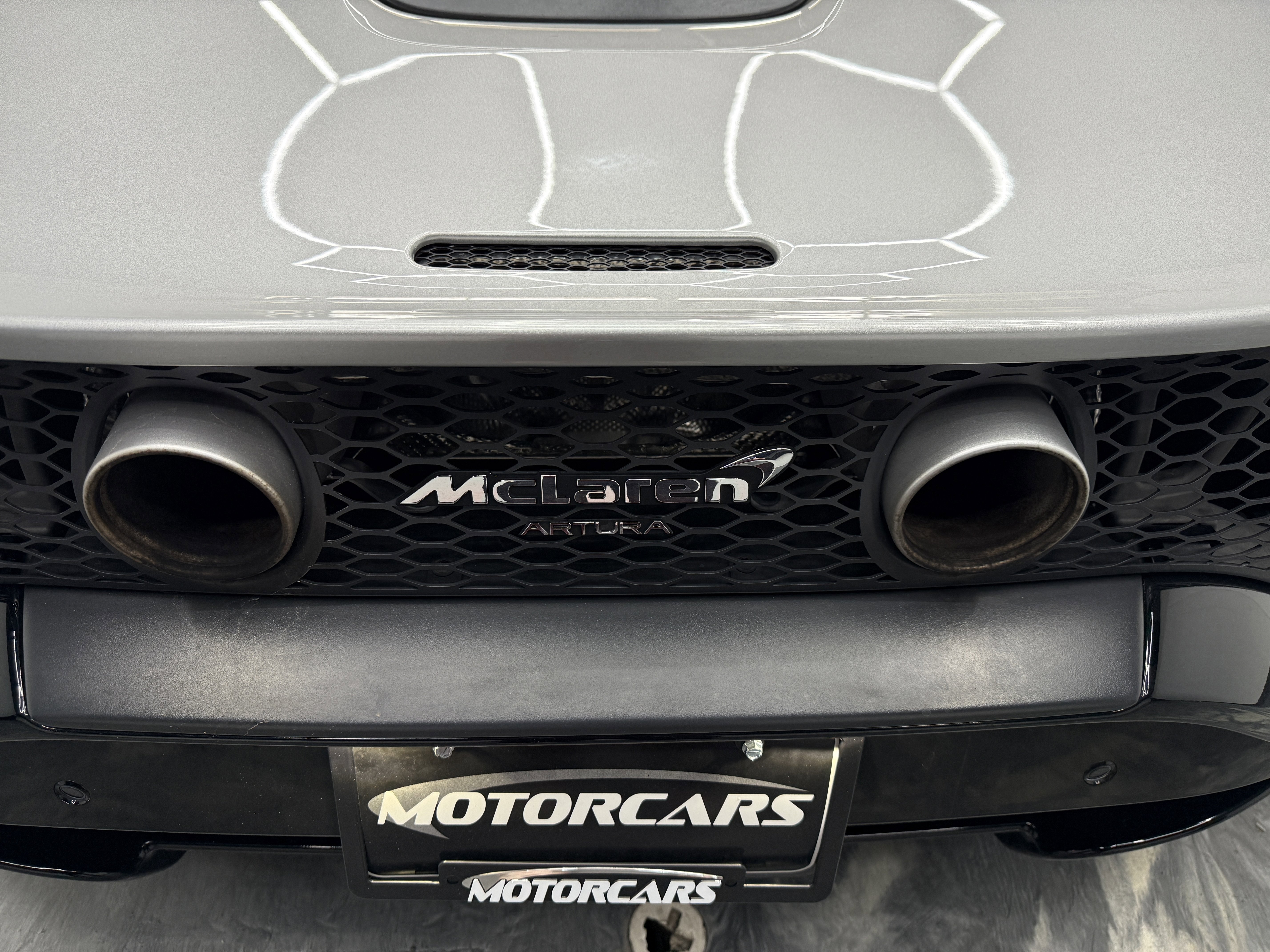 Used 2023 McLaren Artura image 17