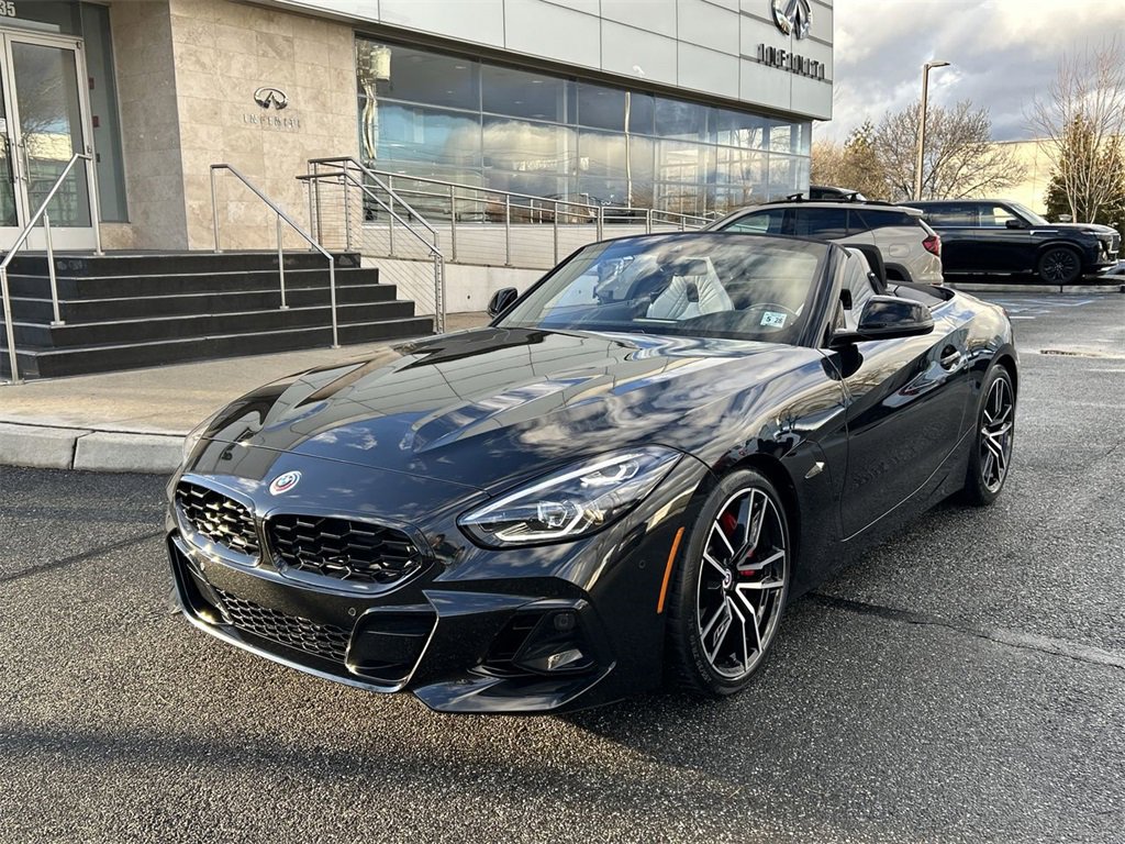Used 2023 BMW Z4 M40i w/ Premium Package image 4