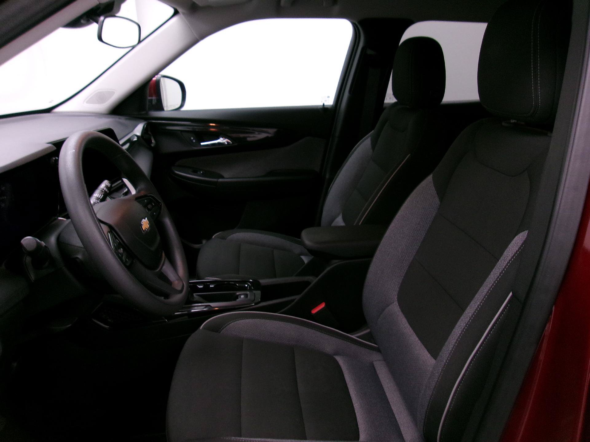 Used 2025 Chevrolet TrailBlazer LT AWD/4WD image 7