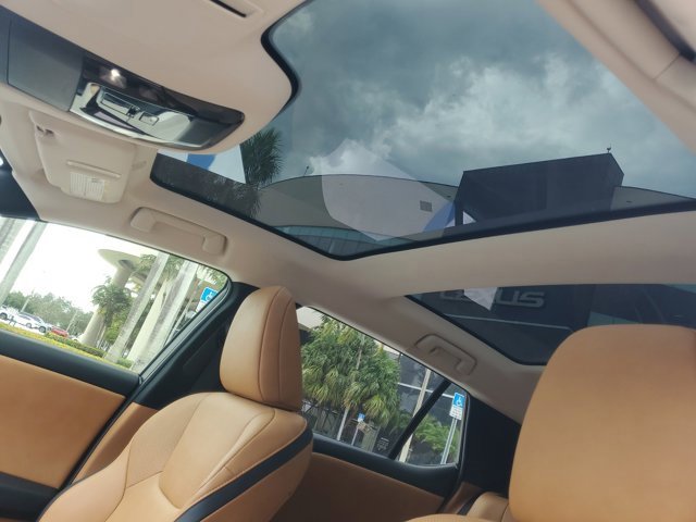 Used 2024 Lexus RZ 300e Premium image 25