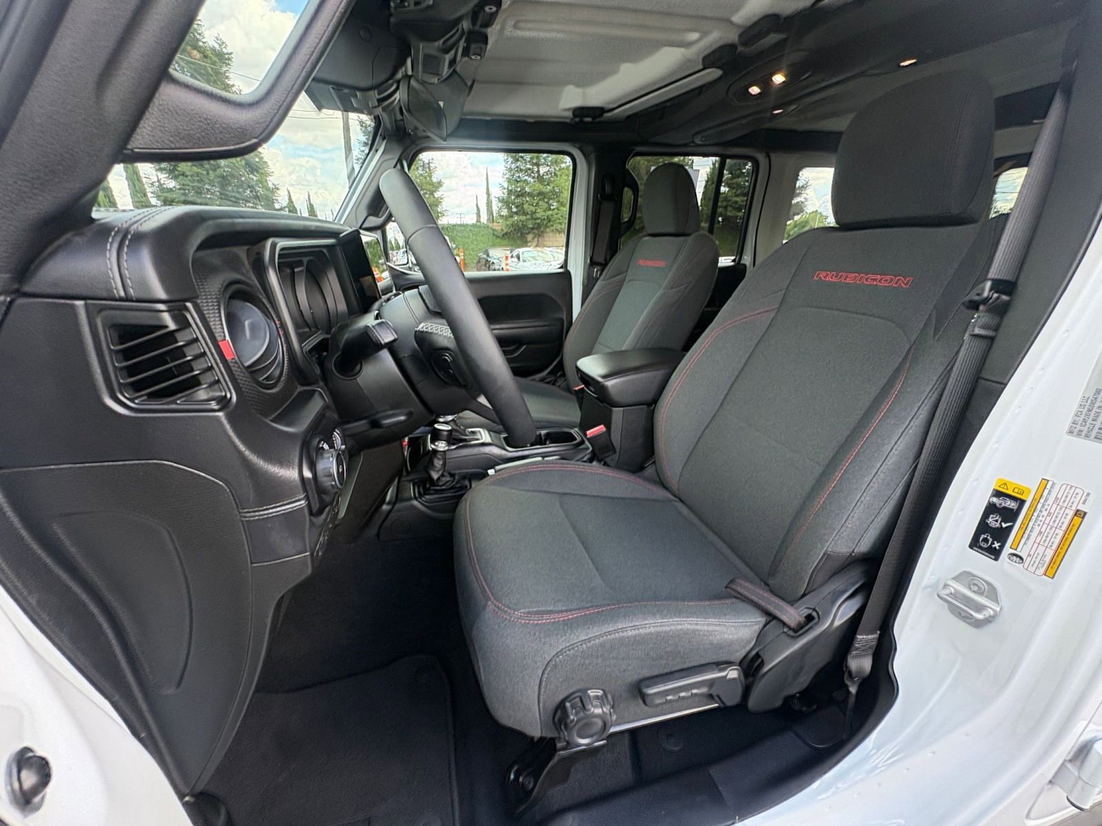 Used 2025 Jeep Wrangler Unlimited Rubicon AWD/4WD image 35