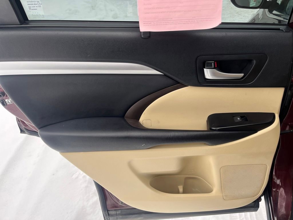 Used 2018 Toyota Highlander XLE AWD/4WD image 33