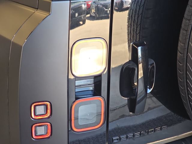 New 2026 Land Rover Defender 110 OCTA AWD/4WD image 23