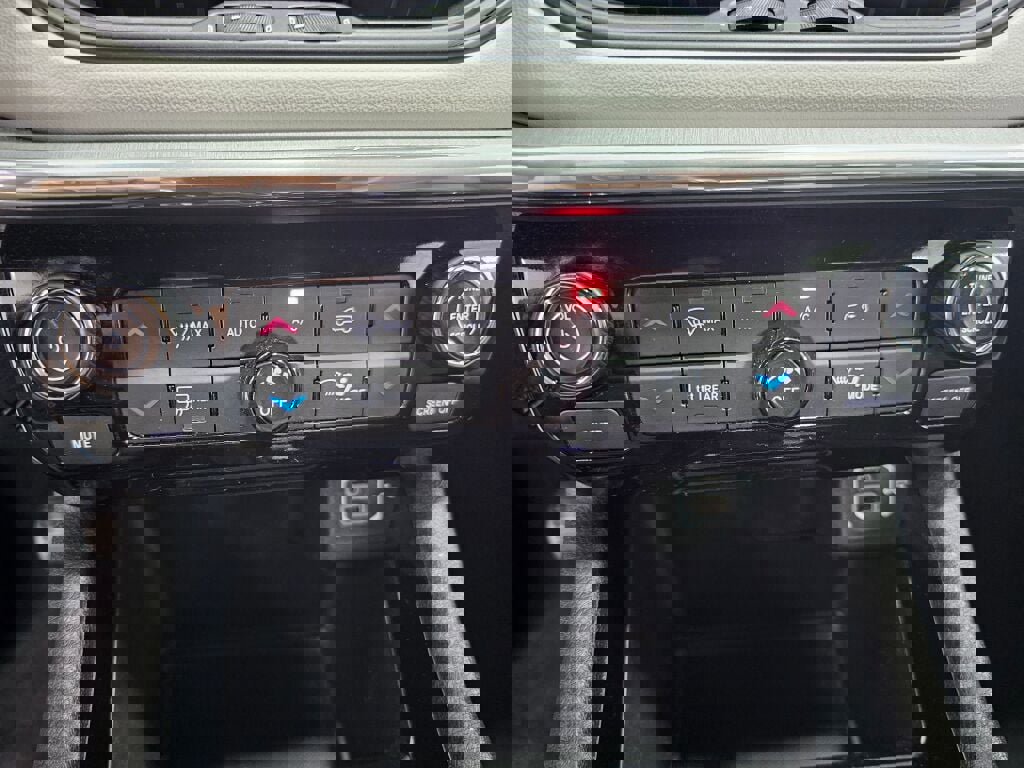 Used 2024 Jeep Compass Limited image 13