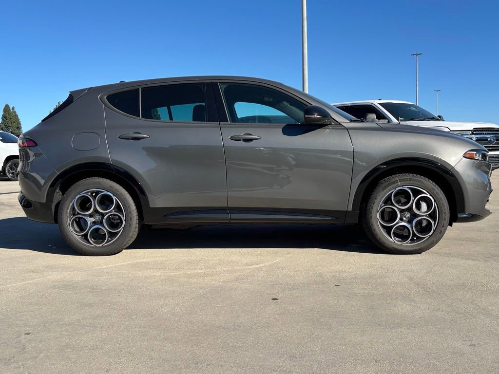 New 2025 Alfa Romeo Tonale image 2