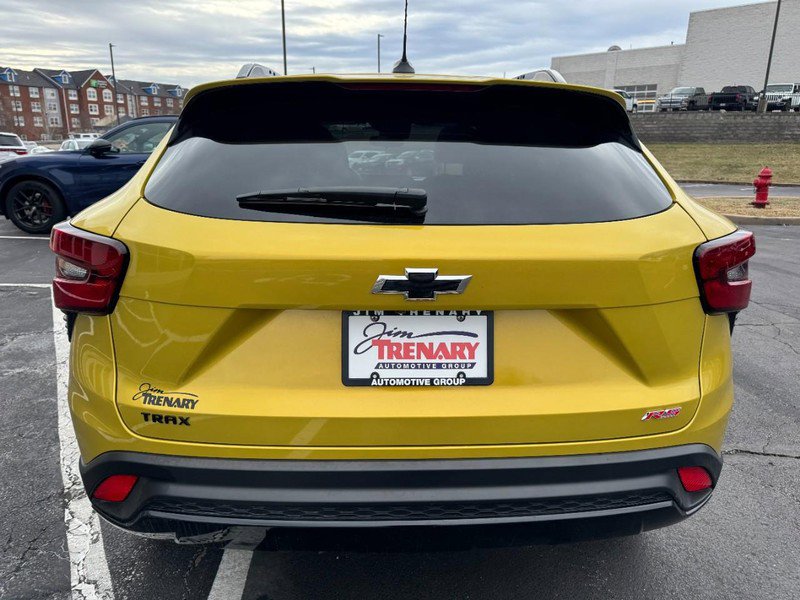 Used 2024 Chevrolet Trax RS w/ Sunroof Package image 4