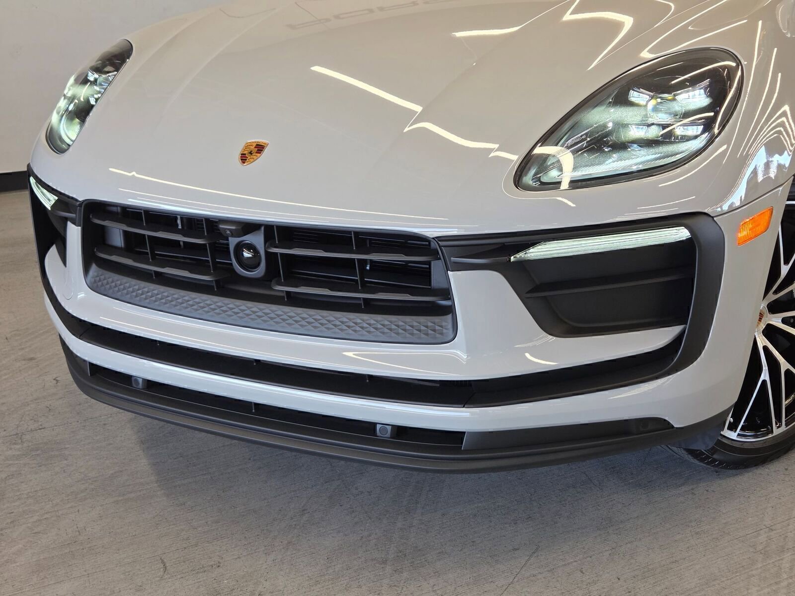Certified 2026 Porsche Macan AWD/4WD image 25