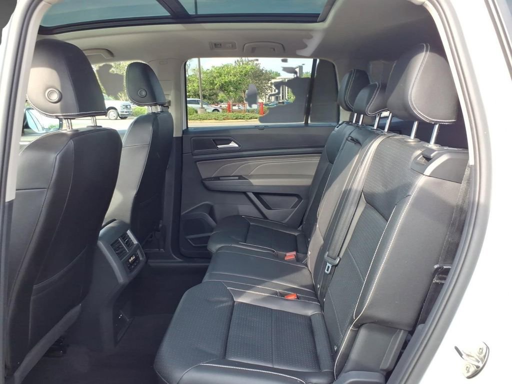 Used 2023 Volkswagen Atlas SEL R-Line AWD/4WD image 5