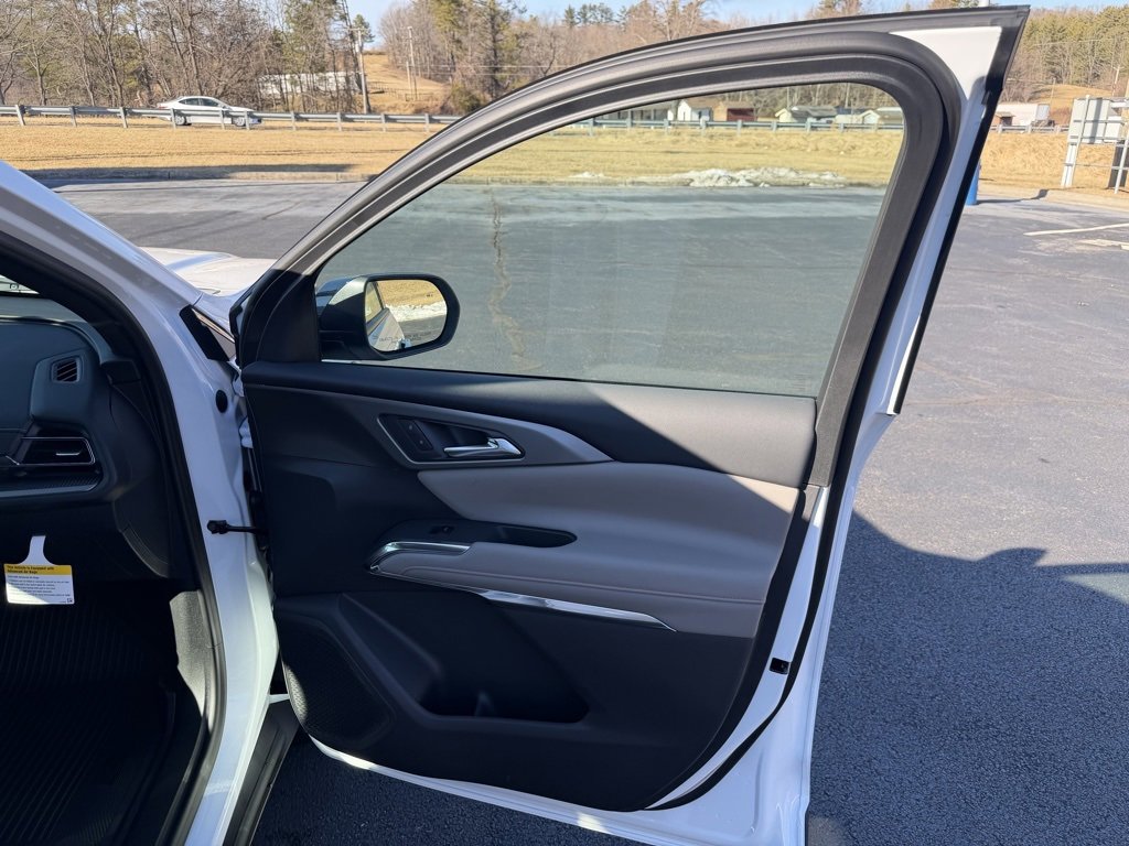 New 2026 Chevrolet Traverse LT w/ Driver Confidence Package image 35