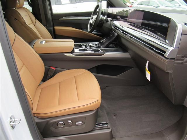 New 2026 Cadillac Escalade Luxury w/ LPO, Radiant Package AWD/4WD image 10