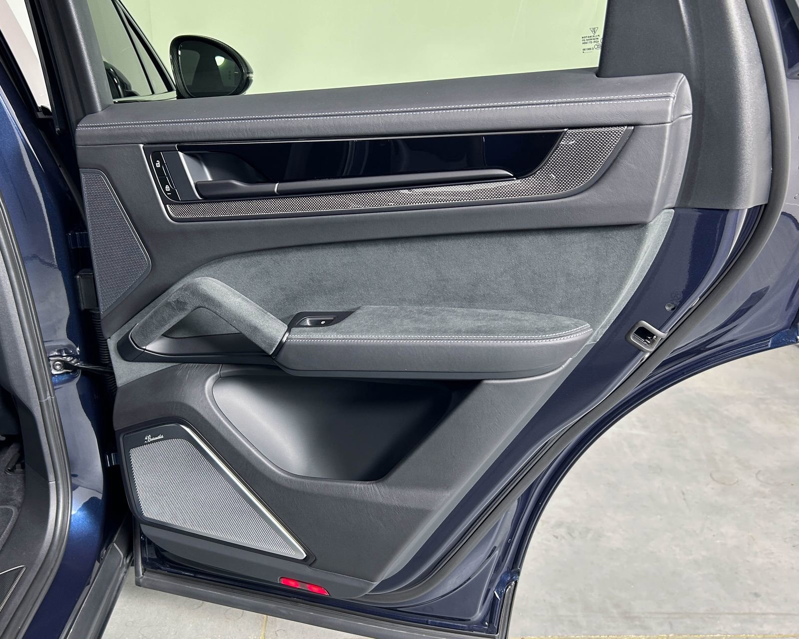 Used 2024 Porsche Cayenne Turbo GT image 25