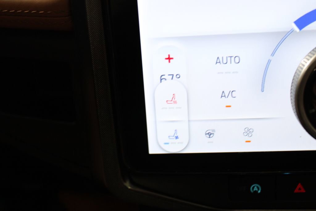 Used 2024 Ford Expedition Platinum image 28