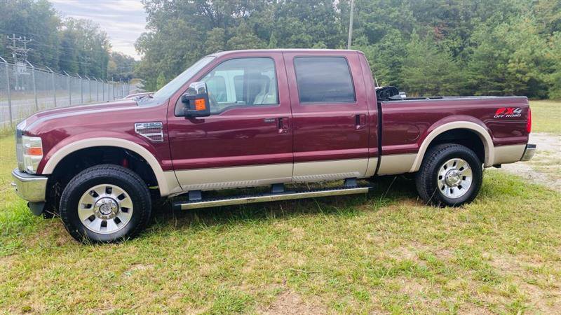 Used 2010 Ford F250 Lariat image 2