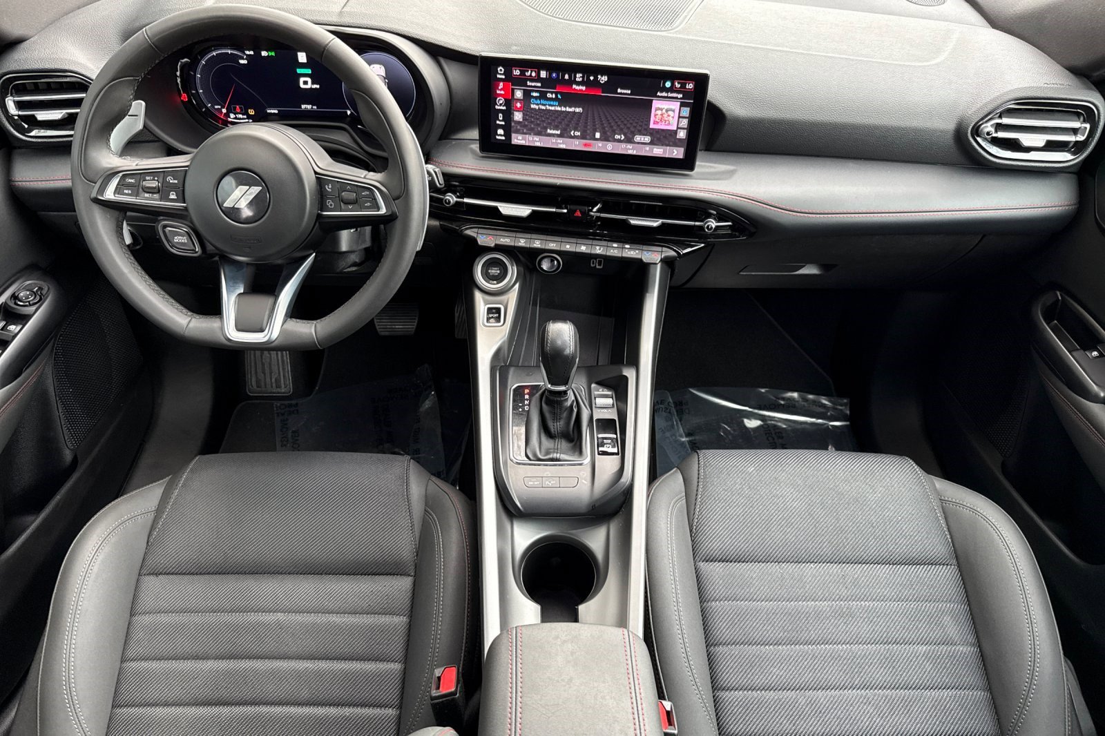 Used 2024 Dodge Hornet R/T w/ R/T Blacktop Package image 17