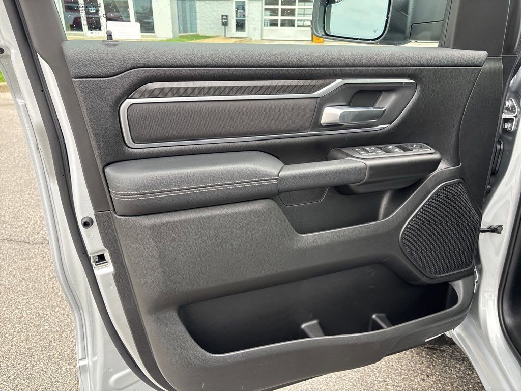 New 2026 RAM 1500 4x4 Crew Cab image 8
