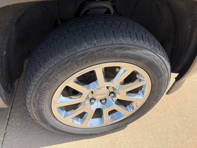 Used 2016 GMC Sierra 1500 Denali w/ Enhanced Driver Alert Package AWD/4WD image 25