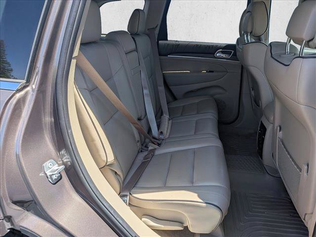 Used 2017 Jeep Grand Cherokee Overland w/ Jeep Active Safety Group AWD/4WD image 20