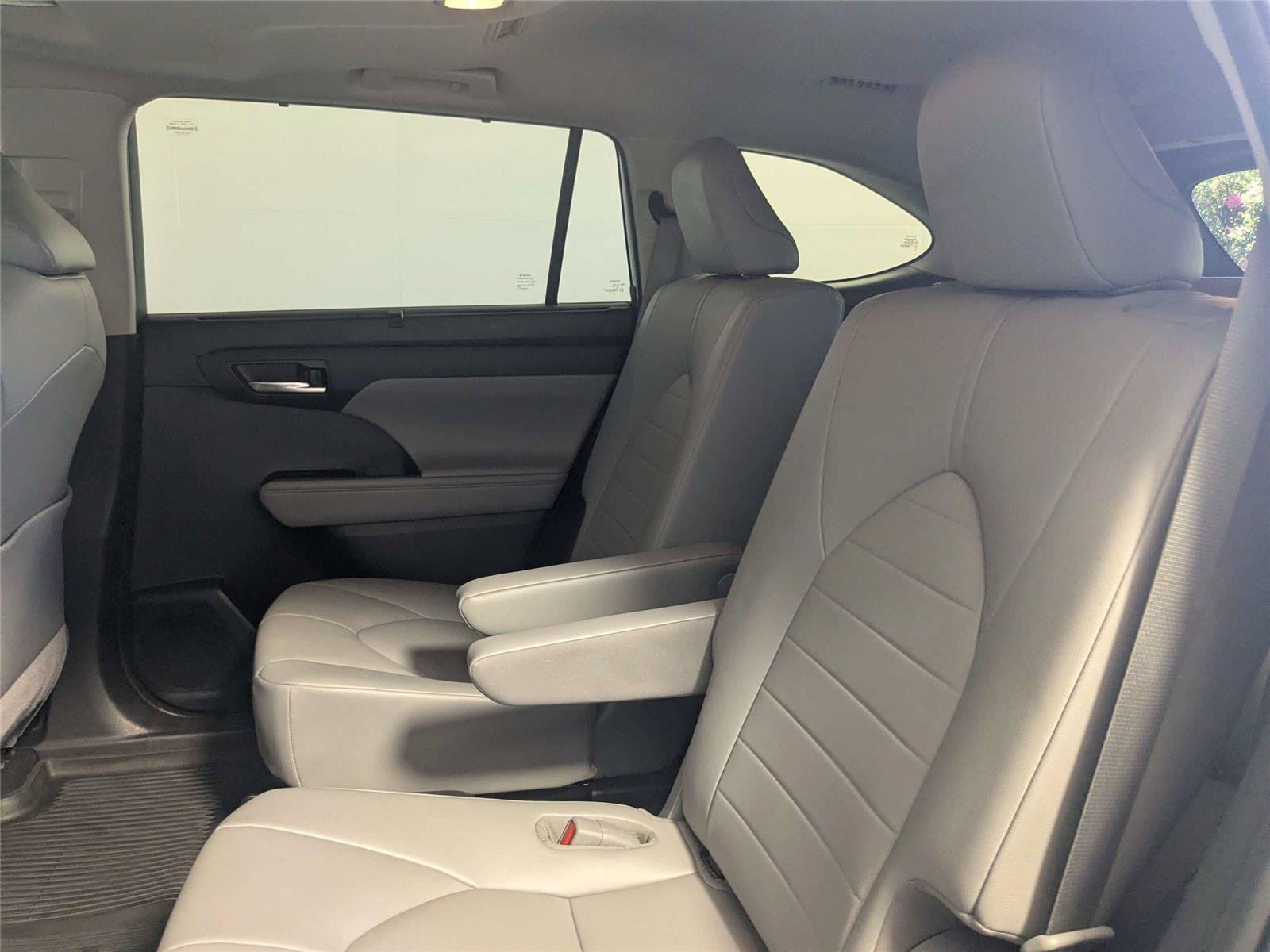 Certified 2020 Toyota Highlander XLE FWD image 36