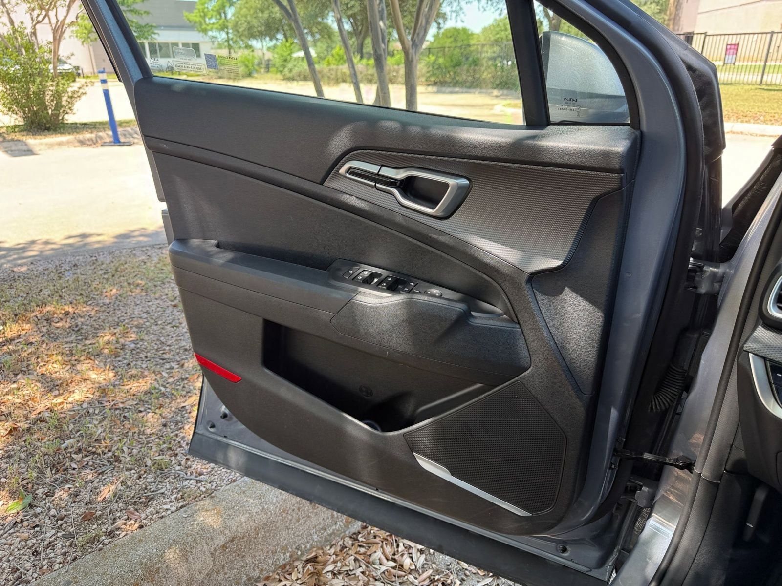 Used 2025 Kia Sportage LX FWD image 18