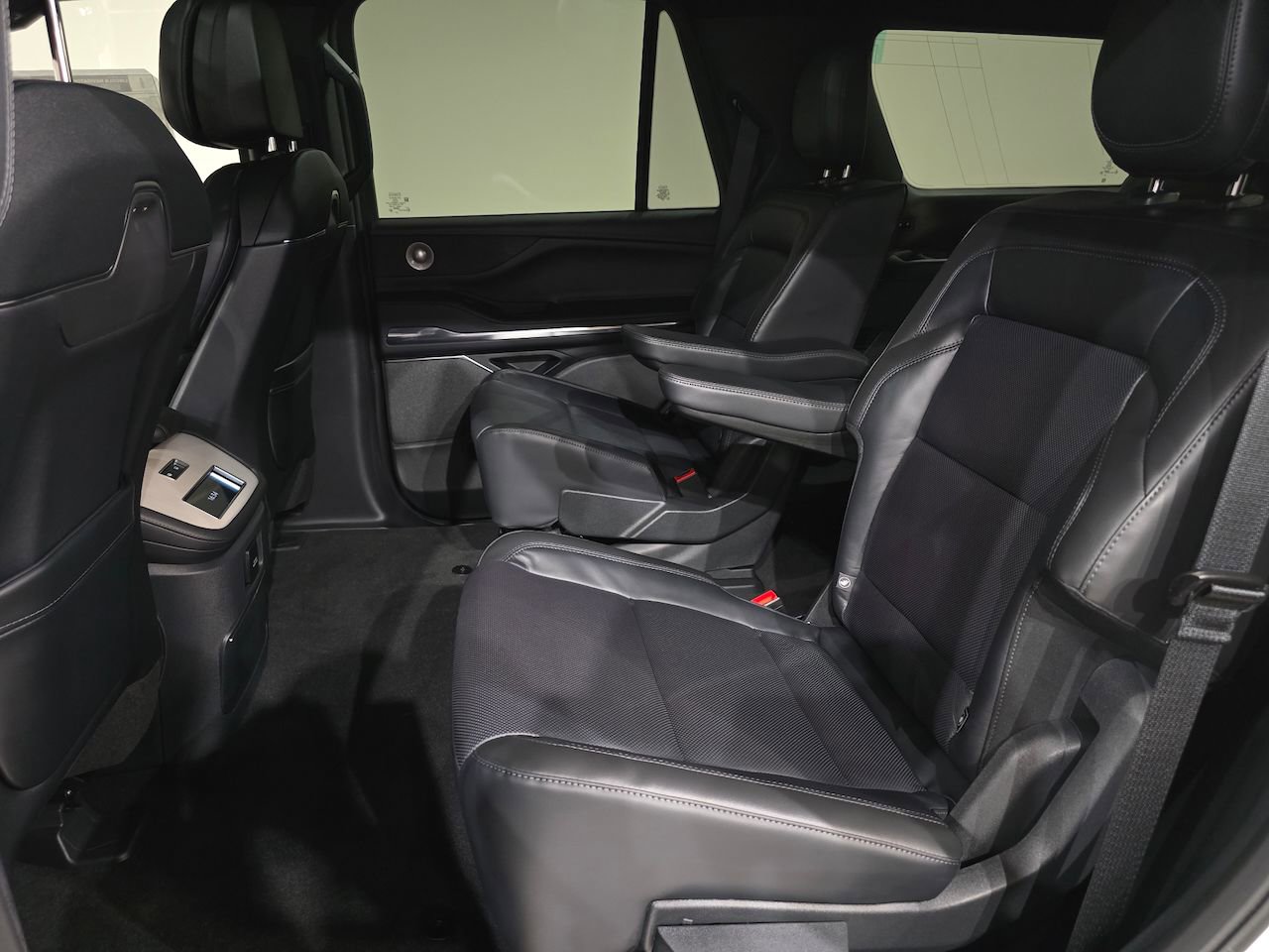 New 2025 Lincoln Navigator Reserve w/ Jet Appearance Package image 43