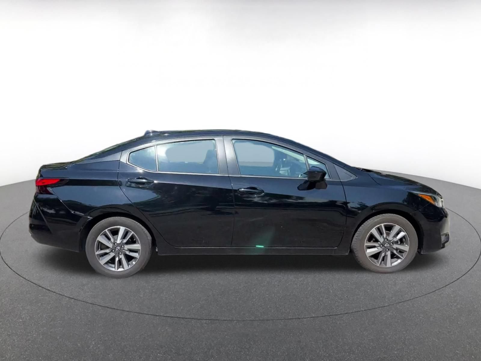 Used 2025 Nissan Versa SV FWD image 15