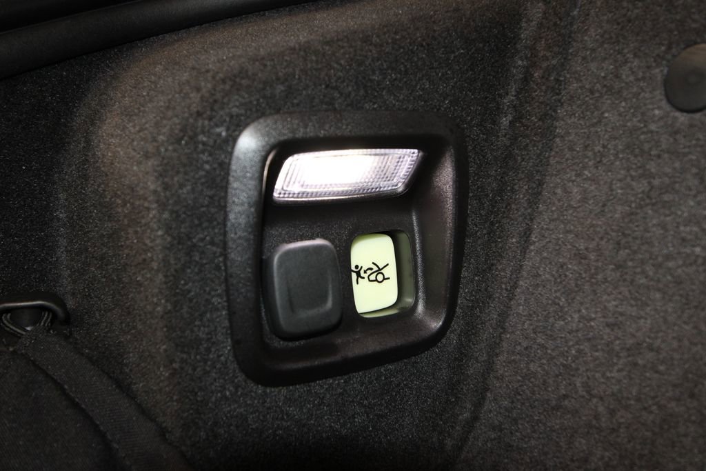 Used 2023 Chevrolet Corvette Stingray Premium Conv w/ Battery Protection Package image 38