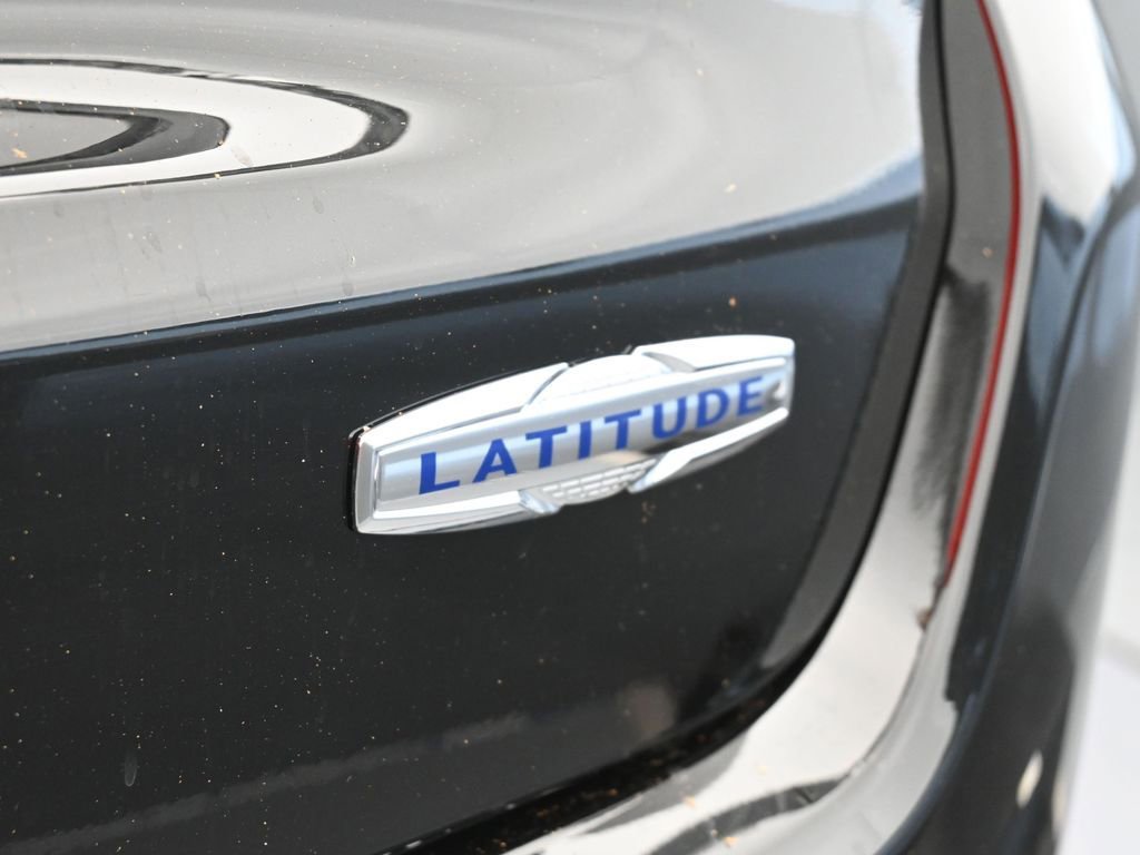 Used 2025 Jeep Compass Latitude image 30