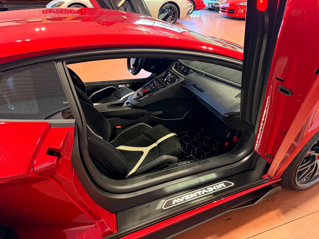 Used 2019 Lamborghini Aventador SVJ image 27