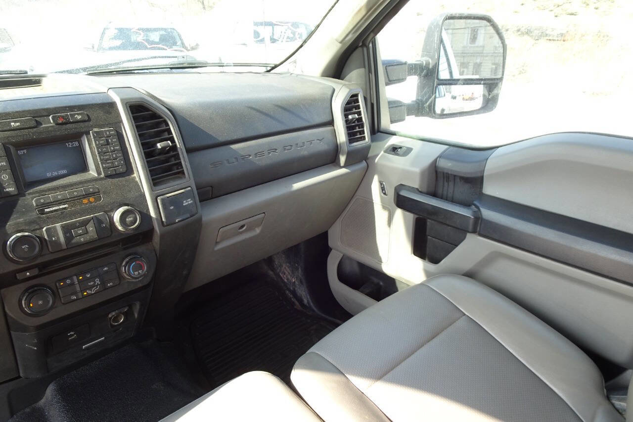 Used 2018 Ford F250 XL w/ Power Equipment Group image 20