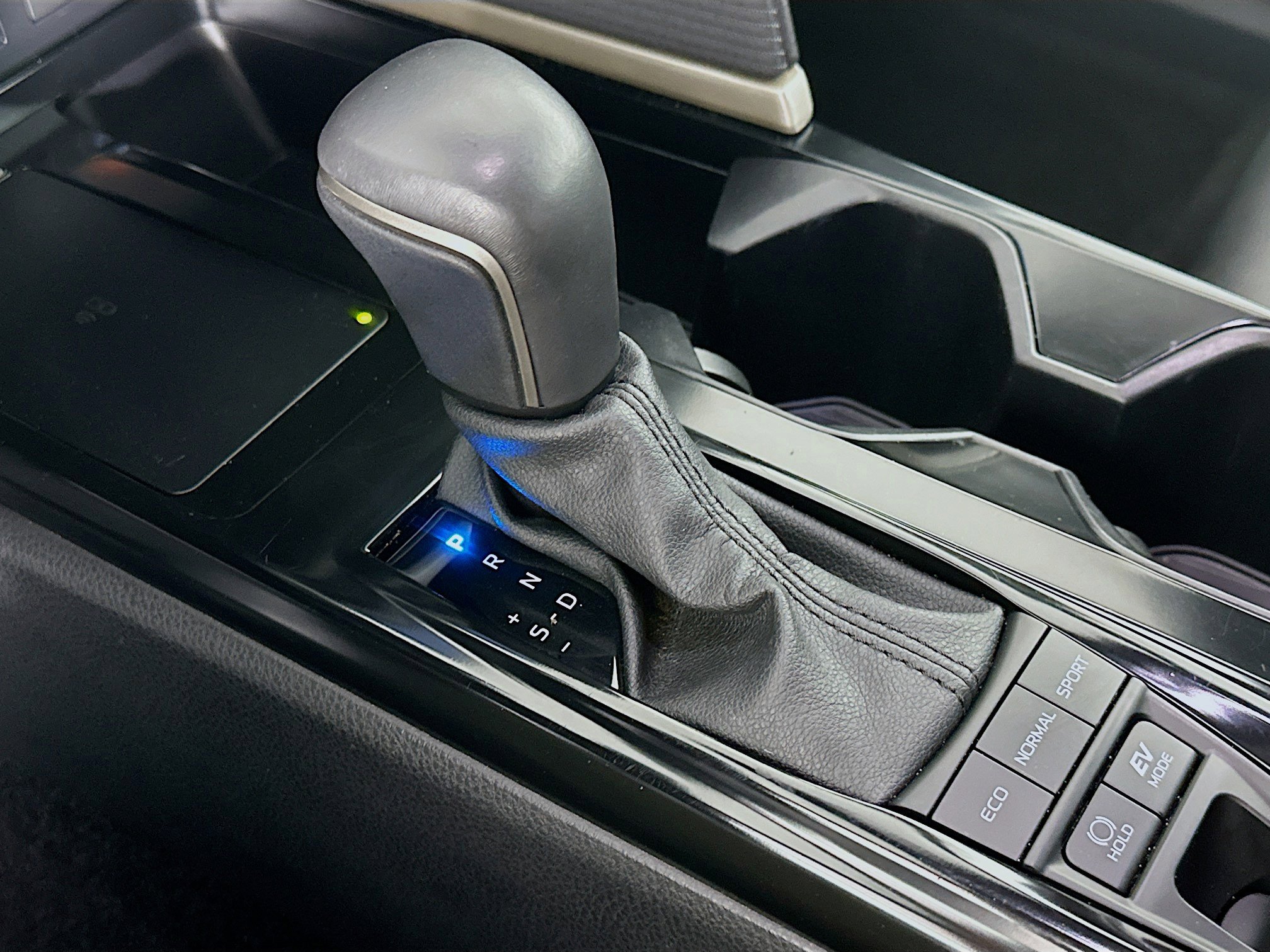 Used 2025 Toyota Camry SE image 25