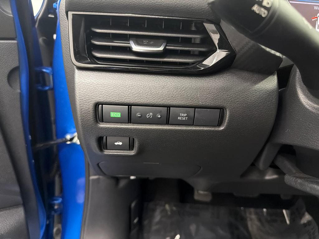 Used 2025 Nissan Sentra SV FWD image 29
