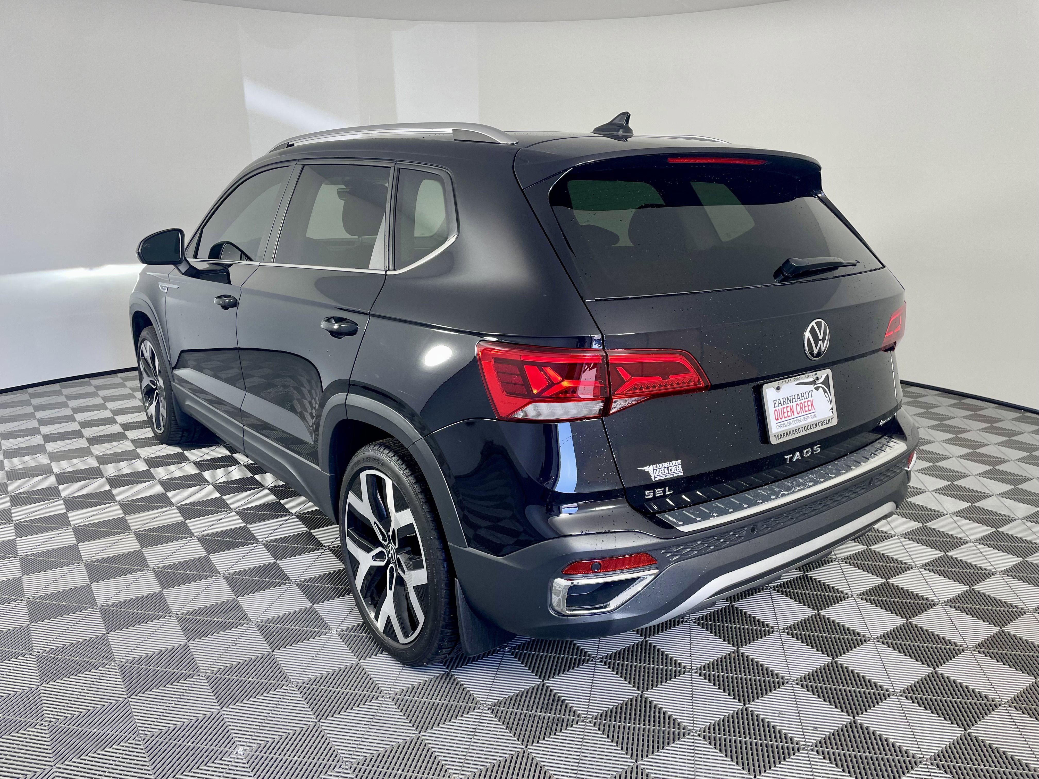 Used 2023 Volkswagen Taos SEL image 3