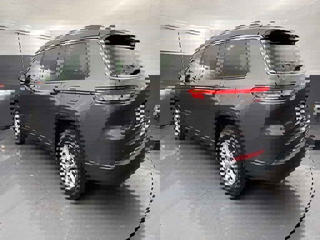 Used 2022 Jeep Grand Cherokee L Laredo w/ Luxury Tech Group I image 5