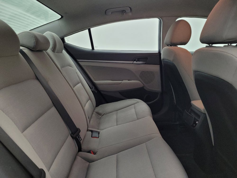 Used 2017 Hyundai Elantra SE image 19