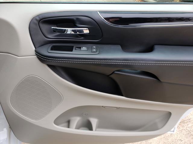 Used 2016 Dodge Grand Caravan SE image 17