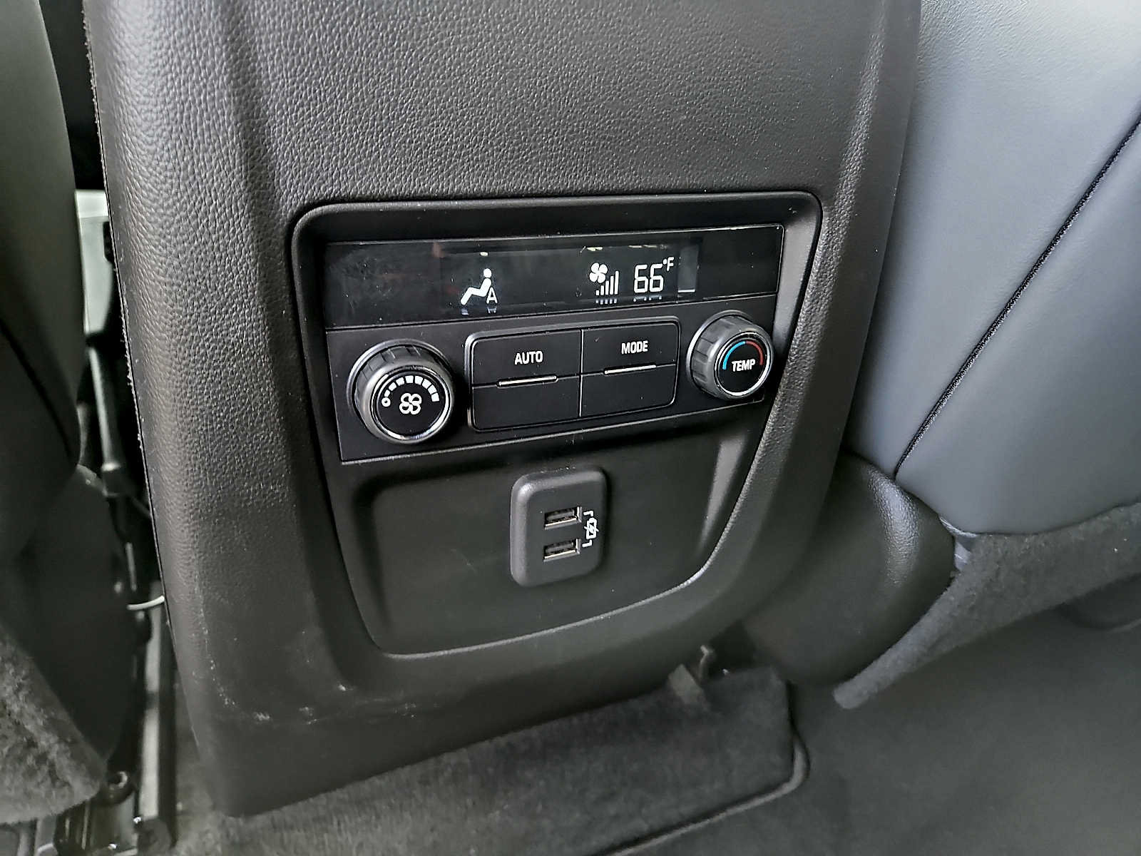 Used 2023 Buick Enclave Essence FWD image 12