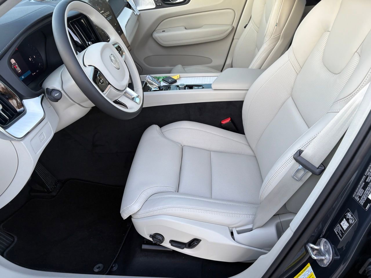 New 2026 Volvo XC60 B5 Ultra w/ Protection Package Premier image 18