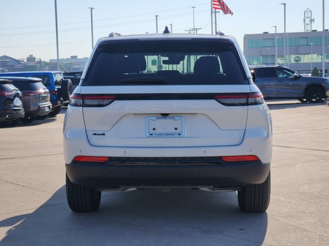 Used 2025 Jeep Grand Cherokee Altitude AWD/4WD image 13