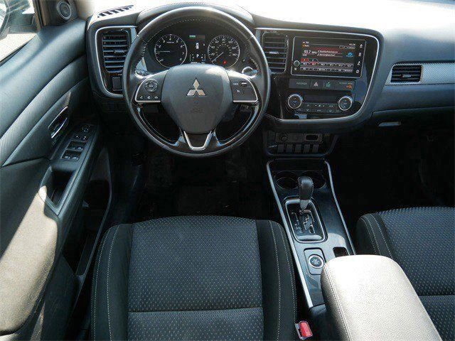 Used 2018 Mitsubishi Outlander SE image 10